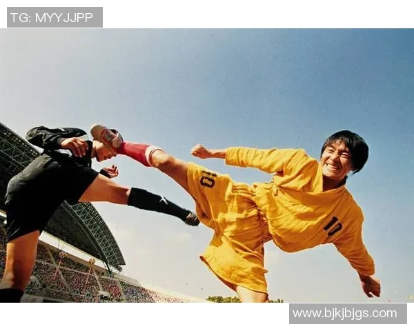 《当足球变成喜剧：那些年球星们的尴尬瞬间与爆笑纪录》