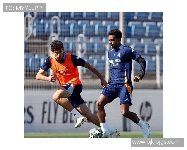 足球巨星加盟新队首日实录：穿上新战袍感受球队文化与球迷热情