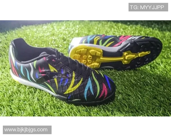 足球明星训练服独特设计与舒适性能的完美结合助力运动表现提升