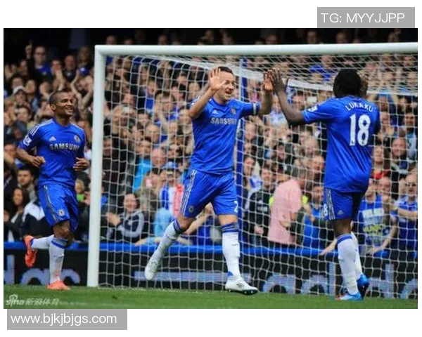 足球球星击掌瞬间展现友谊与竞技精神的完美融合 足球球星击掌瞬间展现友谊与竞技精神的完美融合